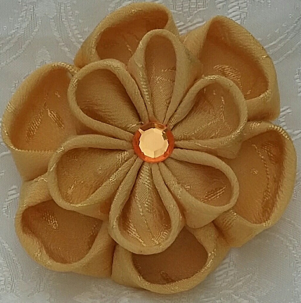 Kanzashi Hair Clip NWOT Prom Event Gift Woman's Hand Crafted